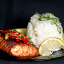 Foto de Salmón a la plancha con guarnición 