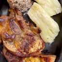 Foto de Chuleta frita con yuca y arroz
