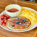 Foto de Huevo al gusto, hot cakes y salchipulpos