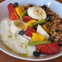 Foto de Yogur con frutas y granola