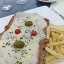 Foto de Milanesa napolitana con papas fritas