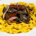 Foto de LOMO SALTADO CON FETUCCINI A LA HUANCAÍNA