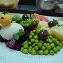 Foto de SURTIDO DE ENSALADAS COCIDAS Y CRUDAS/HUEVO DURO.