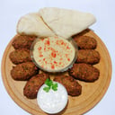 Foto de 8 Unidades Falafel, 1 Hummus Grande, 2 Pan Yufka Y Salsa de Ajo