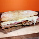 Foto de Lomito Kaiser + Papas Ind.