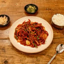 Foto de 김치제육 볶음 / Kimchi Jeyuk Bokkeum (Picante II)