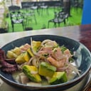 Foto de CEVICHE PESCADO ,CAMARON Y PALTA