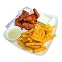 Foto de 4+4 alitas + papas fritas