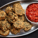 Foto de Buñuelos de verdura con variedad de dips