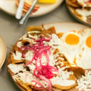 Foto de CHILAQUILES ROJOS O VERDES