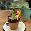 Foto de Vasito de galleta, helado y fruta