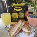 Foto de Sandwich Pan Vegano + Jugo De Naranja