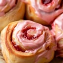 Foto de Cinnamon Roll de frutilla 