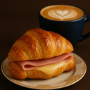 Foto de Café + una medialuna con Jamón y queso