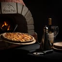 Foto de Pizza al Ajillo de Mar y Serrano.