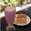 Foto de 1 licuado + 2 medialunas de jamon y queso 