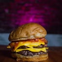Foto de Cheeseburger doble SIN PAPAS