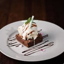 Foto de Brownie con Salsa de Frutilla