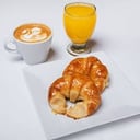 Foto de Café con leche, 2 media lunas o tostadas y jugo de naranja