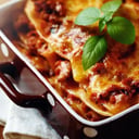 Foto de LASAGNA DE CARNE Y VERDURA CON SALSA MIXTA