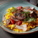 Foto de fetuccini huancaína con lomo salteado