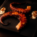 Foto de PULPO BRASEADO CON ALIOLI ( 2 PERSONAS)