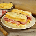 Foto de Sandwich de mortadela y queso de pan francés