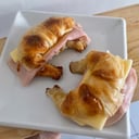 Foto de Medialuna rellena de jamón y queso