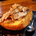 Foto de Tostada Francesa con Manzanas Caramelizadas & Nueces en Salsa Toffe