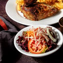 Foto de 1/4 pollo + bastones de camote + ensalada