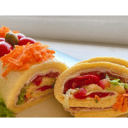 Foto de Pionono Primavera relleno con salsa golf, lechuga, morrones, zanahoria y huevo