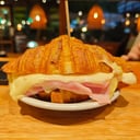 Foto de CROISSANT DE JAMÓN Y QUESO
