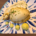 Foto de Sepia a la brasa con cremoso de apionabo, salsa mery y emulsión de cebollino