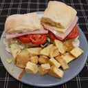Foto de Sandwich de Milanesa Completo con papas al horno