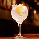 Foto de BLU GIN TONIC: Spirito blu gin, tonica y rodaja de limon