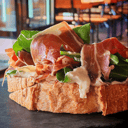 Foto de Tostón de Jamón Serrano & Rucula