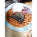 Foto de frejoles con pescado frito