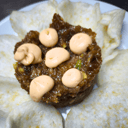 Foto de Tartar de atún rojo de Fuentes con emulsión de keenche, aguacate y pan de gamba