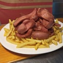 Foto de Salchipapas Mediana + 2 Potes de Salsas