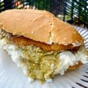 Foto de Torta de Chilaquiles con Milanesa de Pollo