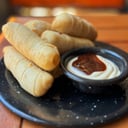 Foto de Tequeños con dip alioli