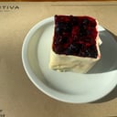 Foto de cheescake con frutos del bosque