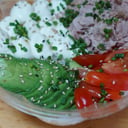 Foto de Sushi salad de atún y tomates Cherry