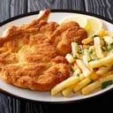 Foto de MILANESA CON ENSALADA RUSA 