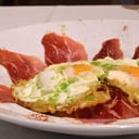 Foto de Huevos con jamón ibérico y patatas a lo pobre