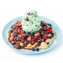 Foto de Waffle con Frutilla y Arándano Gelato