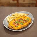 Foto de Milanesa con cheddar, panceta y verdeo