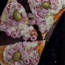 Foto de PIZZA DE MOZZARELLA CON JAMÓN