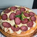 Foto de pizza de calabresa