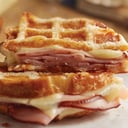 Foto de Infusión + Waffle Doble C/ Jamón y Queso